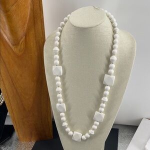 2.11.26-12 Elegant Vintage White Beaded Necklace